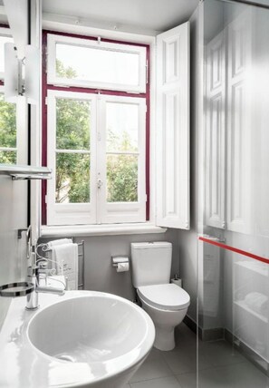 Family Suite | Bathroom