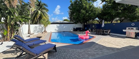 室外游泳池,恒温泳池