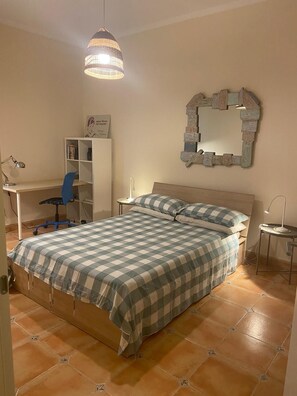 2 camere, una scrivania, ferro/asse da stiro, Wi-Fi