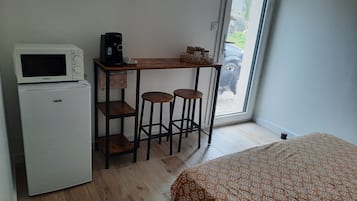 1 Schlafzimmer, Reisekinderbett, Bettwäsche