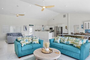 TV - ☀️ Private Pool - Canal Front - Pet Friendly - Paradise Palms ☀️ (Fort Myers Beach)