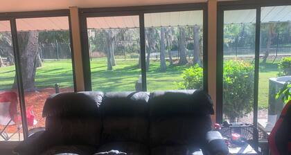 2/2 condo in Kissimmee, next to 3rd tee of golf course, pool, pet friendly.