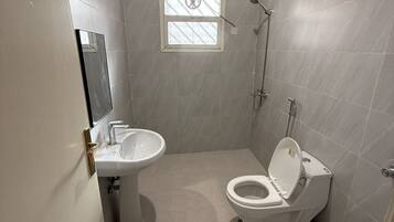 Dusche, Handtücher, Seife, Toilettenpapier