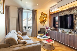 Smart TV, books, stereo