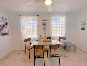 Dining - Charming 3-bedroom Beach House with AC and WiFi near Arecibo's best beaches. (arecibo)