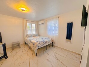 3 chambres, fer et planche à repasser, Wi-Fi, draps fournis