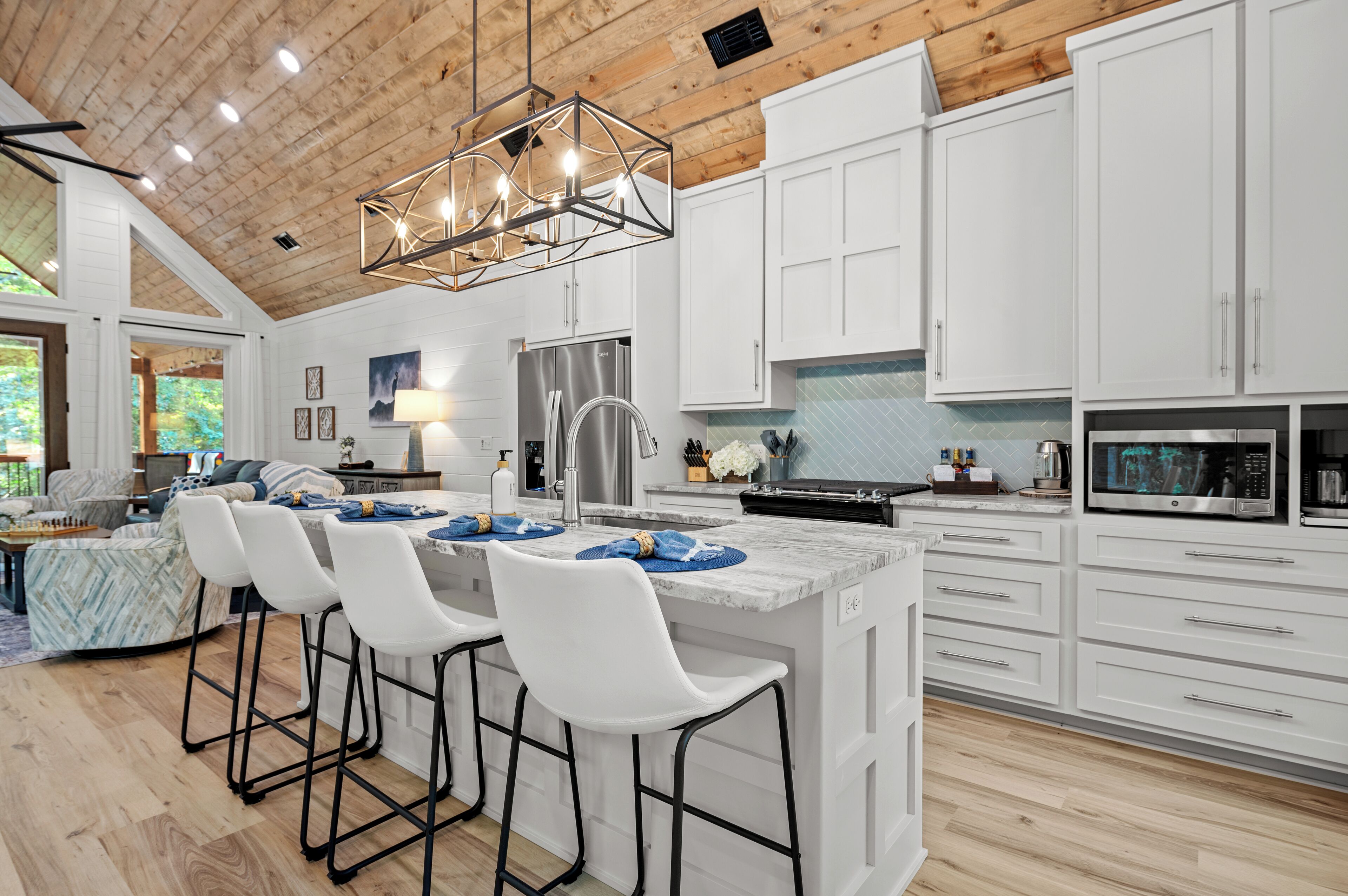 冰箱、微波炉、烤箱、炉灶