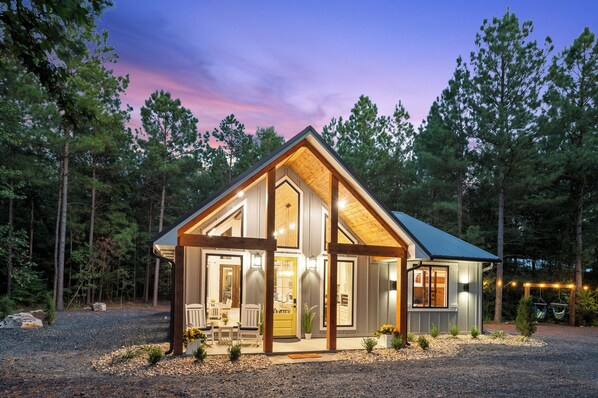 Exterior - New Luxe Cabin/Hot Tub/Large Patio/Arcade/Playset/Firepit/Ping Pong/Hammocks (Broken Bow)