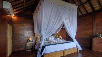 In-room safe, bed sheets