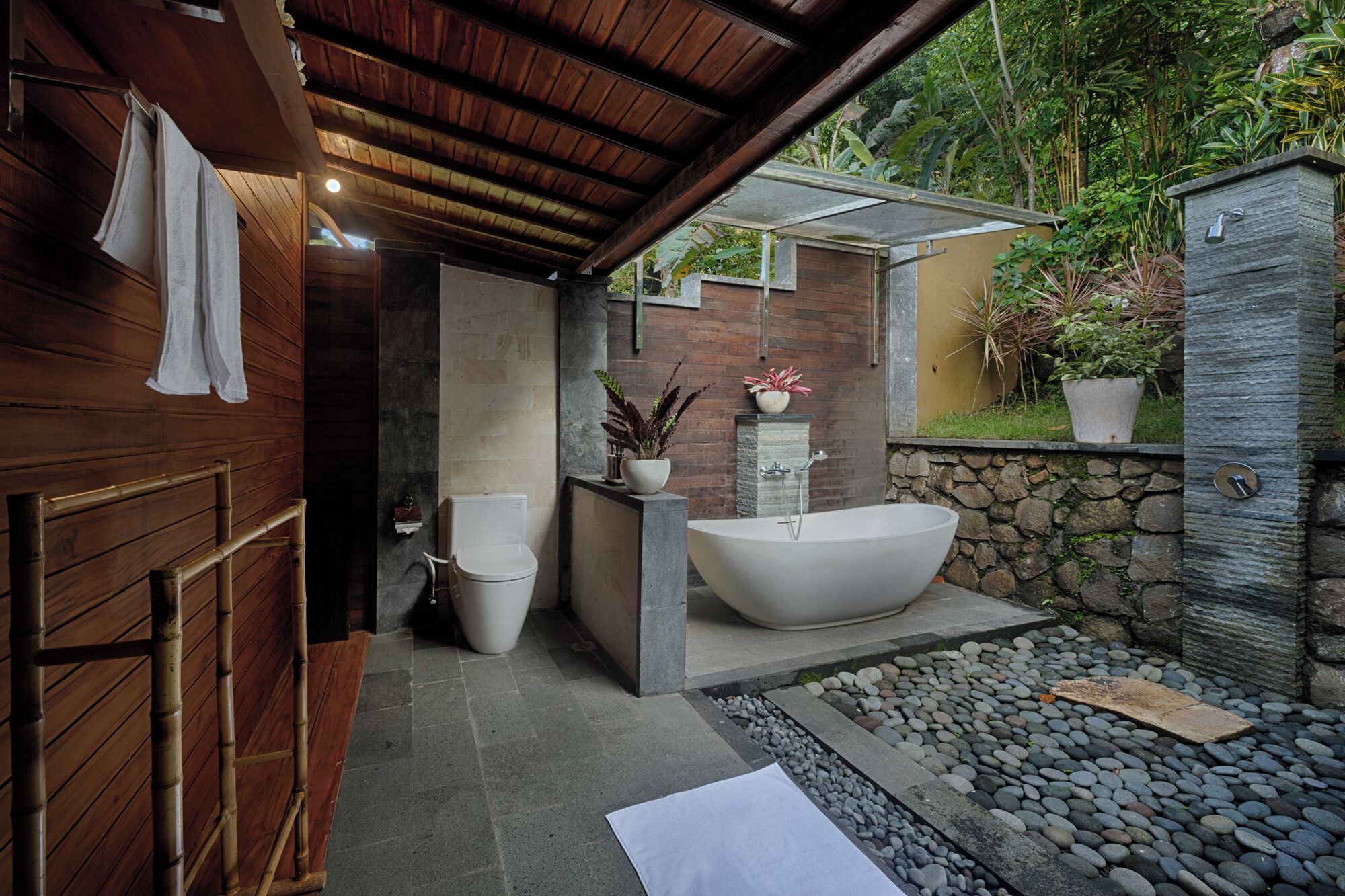 Villa Manuk | Bathroom