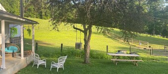 Benji’s getaway minutes from Shenandoah! Pony rides for children