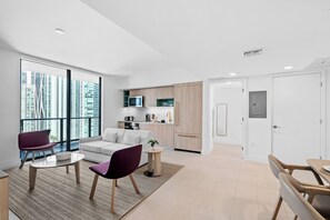 TV - Luxury 2-Bdrm Condo in the Heart of Downtown Miami (Miami)