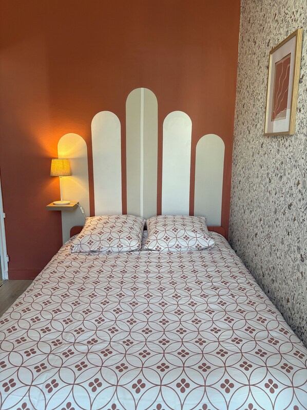 1 habitación, tabla de planchar con plancha, wifi y ropa de cama 