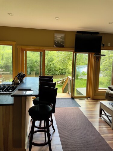 River Falls Cottage 2BR with loft Waterfront cottage with Hot tub Traverse City