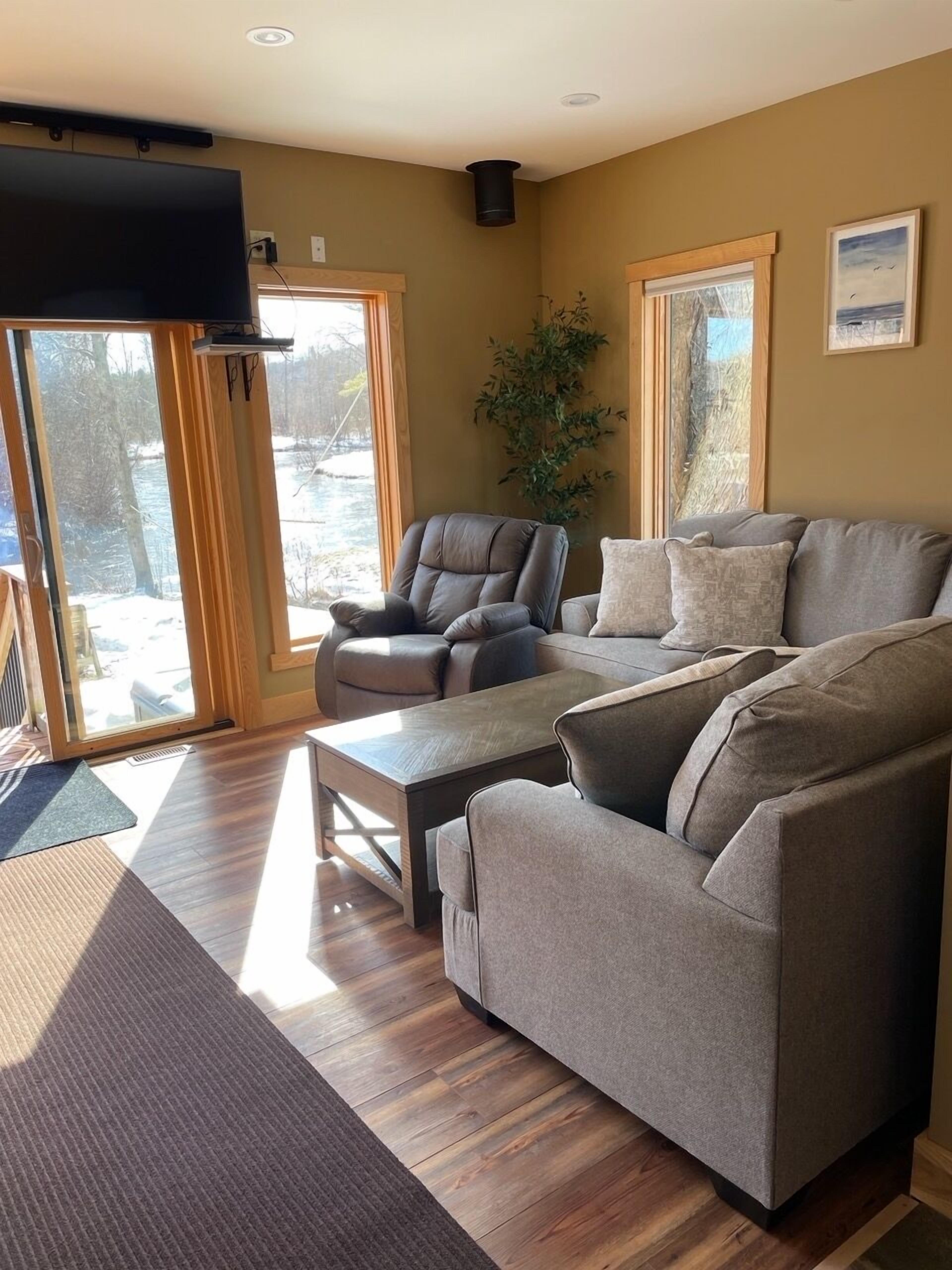 River Falls Cottage 2br With Loft Waterfront Cottage With Hot Tub Traverse City - 미시간
