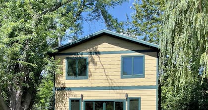 River Falls Cottage 2BR with loft Waterfront cottage with Hot tub Traverse City