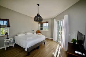 4 多间卧室、办公桌、熨斗/熨衣板、旅行婴儿床