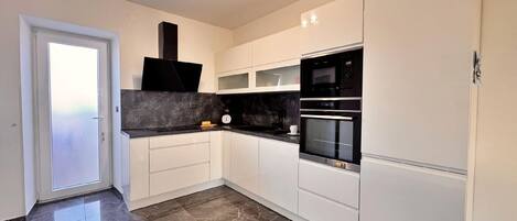 Køleskab, mikrobølgeovn, ovn, opvaskemaskine