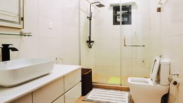 Deluxe Apartment, Balcony, City View | Bathroom | Free toiletries, hair dryer, towels, soap