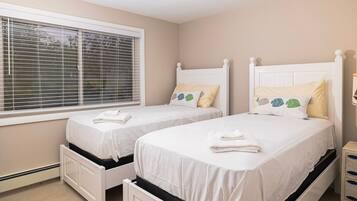 2 slaapkamers, een strijkplank/strijkijzer, internet, beddengoed