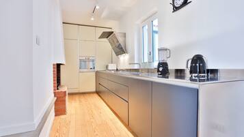 Microwave, oven, stovetop, dishwasher