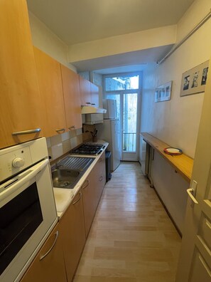 Private kitchen - RENOIR F3 ground floor apartment 200 metres from the spa (Lamalou-les-Bains)