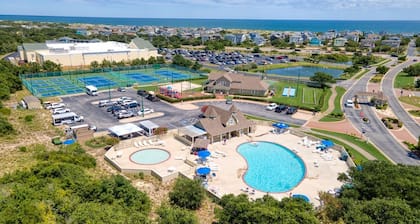 Charming pet-friendly home w/ pool & family-friendly community amenities!