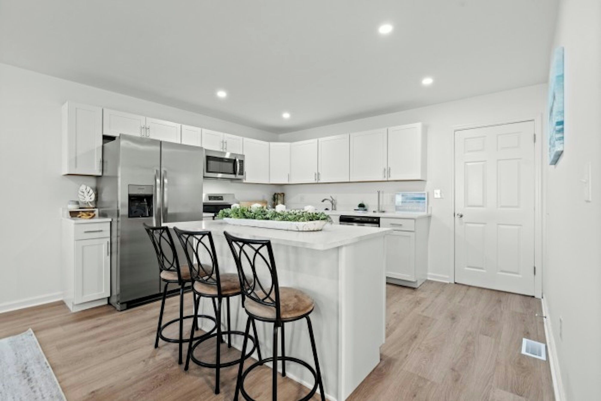 Geladeira, micro-ondas, fogão, cooktop