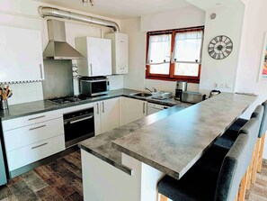 Réfrigérateur, micro-ondes, four, lave-vaisselle