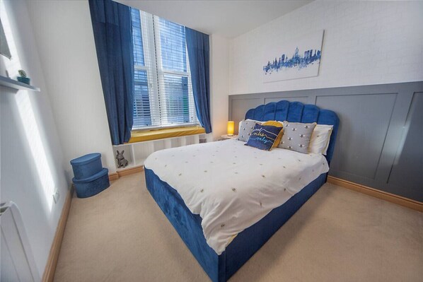 Desk, iron/ironing board, free WiFi, bed sheets
