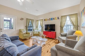 Smart TV - 🦩The Rookery 1302 | 3BR Cottage w/ Community Pool and Tennis🦩 (Fort Morgan)