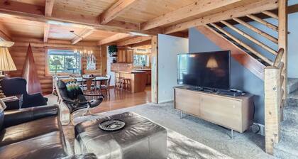 Valley View Vistas - Dog-Friendly Cozy Retreat w/ VIEWS!