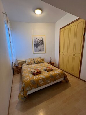 2 soverom, strykejern/-brett, wi-fi og sengetøy