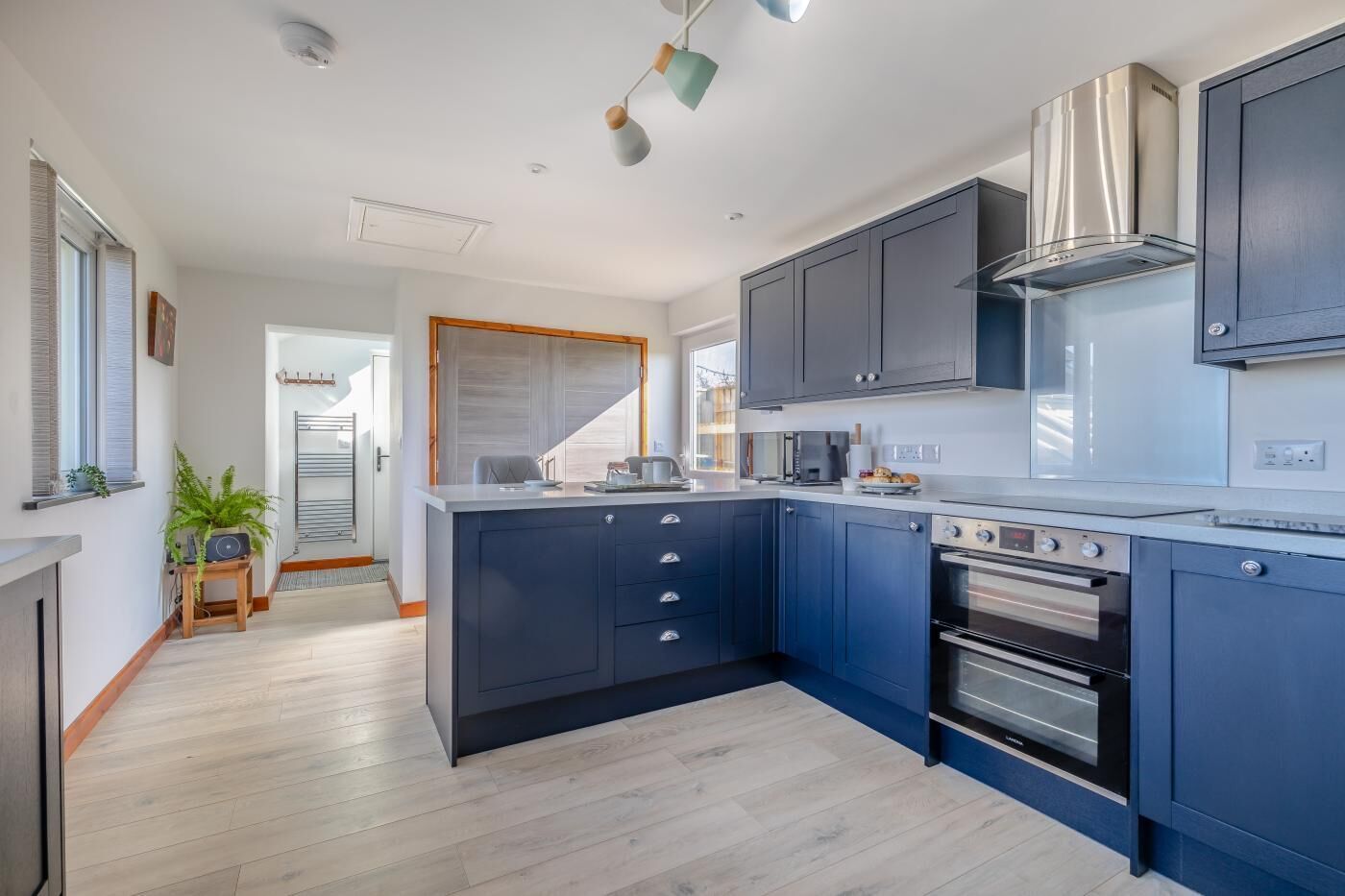 Oven, dishwasher, cookware/dishes/utensils