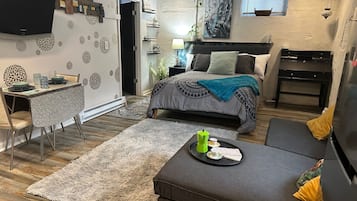 1 slaapkamer, een bureau, wifi