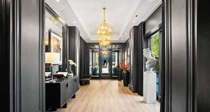 Walk Everywhere! 5 mins to Magnificent Mile, River