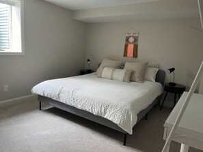 5 bedrooms, iron/ironing board, WiFi, bed sheets