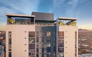 Exterior - Boulevard Stays Modern Highrise STU Sky Pool, Parking, Gym 04 (Phoenix)