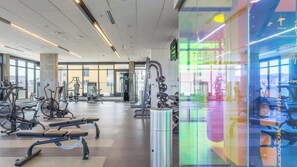 Fitness facility - Boulevard Stays Modern Highrise STU Sky Pool, Parking, Gym 04 (Phoenix)