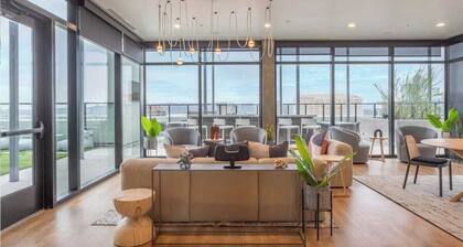 Boulevard Stays Modern Highrise STU Sky Pool, Parking, Gym 05