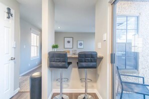 Interior - Boulevard Stays Tranquil 1BR King Suite Pool, Gym, Parking 03 (Dallas)