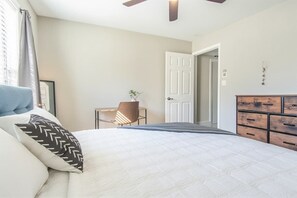 Unclassified image, 3 of 15, button - Boulevard Stays Tranquil 1BR King Suite Pool, Gym, Parking 02 (Dallas)