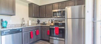 Boulevard Stays Tranquil 1BR King Suite Pool, Gym, Parking 02