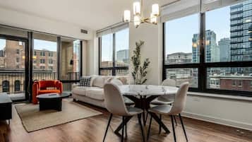 Een televisie en een kantoor