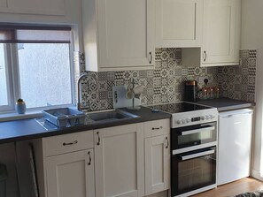 아파트 | 전용 주방 | 냉장고, 전자레인지, 오븐, 쿡탑