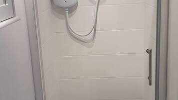 Apartment | Bathroom | Shower, free toiletries, hair dryer, towels