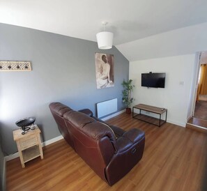 Apartment | Living area | TV