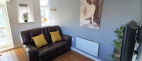 Apartment | Living area | TV