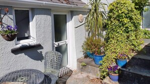 Unclassified image, 3 of 16, button - Seaview-petsok-patio-1br (St Austell)