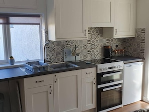Fridge, microwave, oven, stovetop - Seaview-petsok-patio-1br (St Austell)